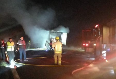 Se incendió un camión en la Autovía 5