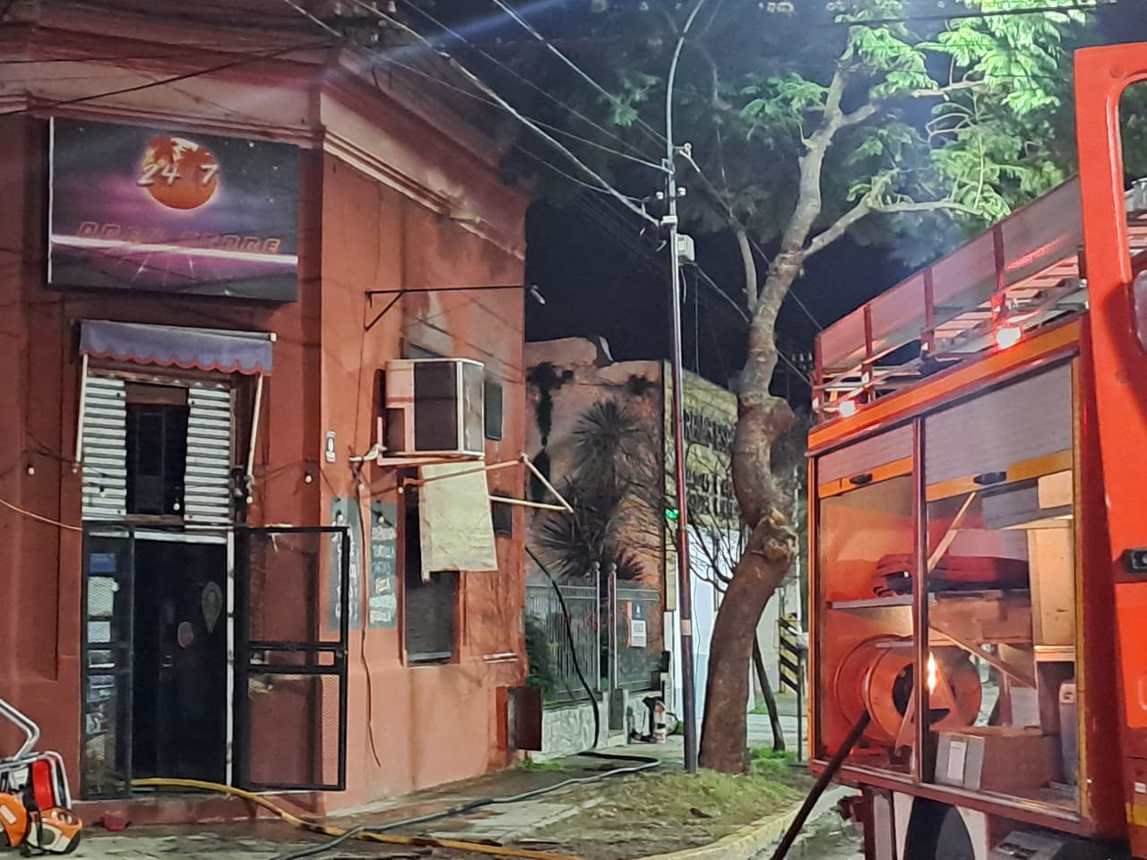 Un almacén se prendió fuego en Dr. Muñiz y Mariano Moreno