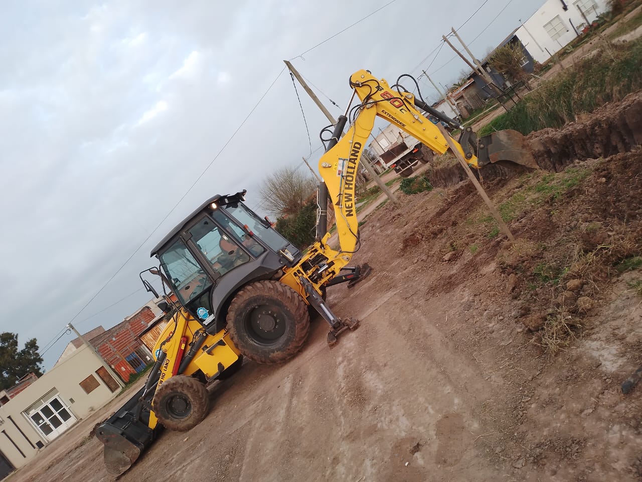 Suipacha: Trabajos de saneamiento y mantenimiento de la infraestructura