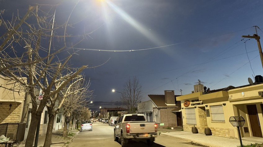 San Andrés de Giles: Se colocaron 12 columnas con tecnología led