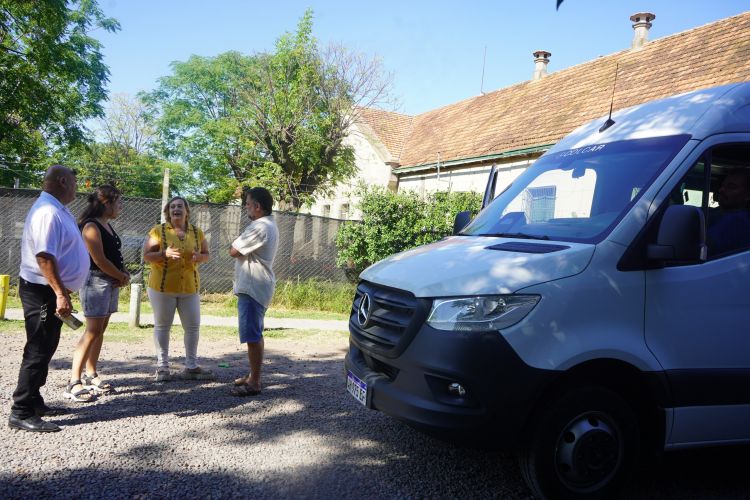 Mercedes: Los chicos del Hogar de Abrigo Abelito ya tienen “combi” nueva para ir a la escuela