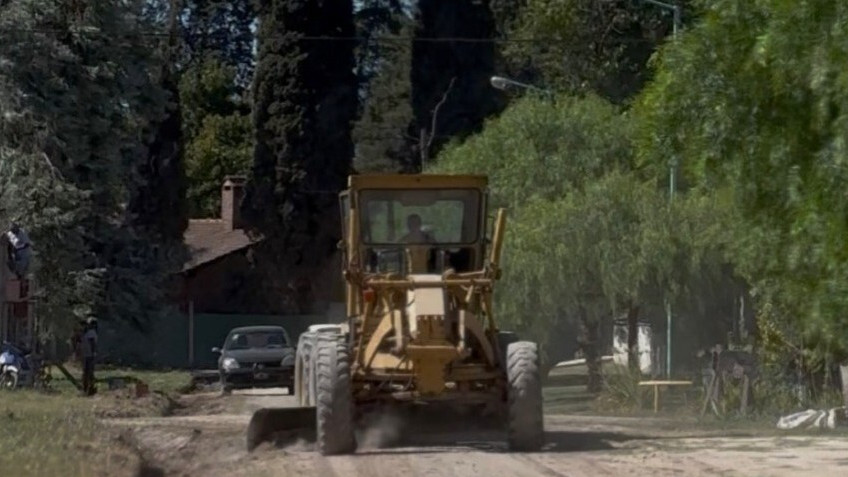 Luján: El Municipio ejecuta tareas de Mejoramiento Vial en el barrio El Encanto