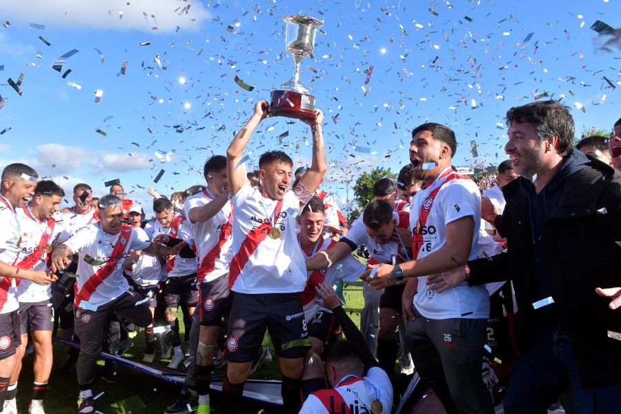 Luján: El Lujanero goleó 3 a 0 a Berazategui, se consagró campeón de la Primera C y logró el ascenso a la Primera B Metropolitana